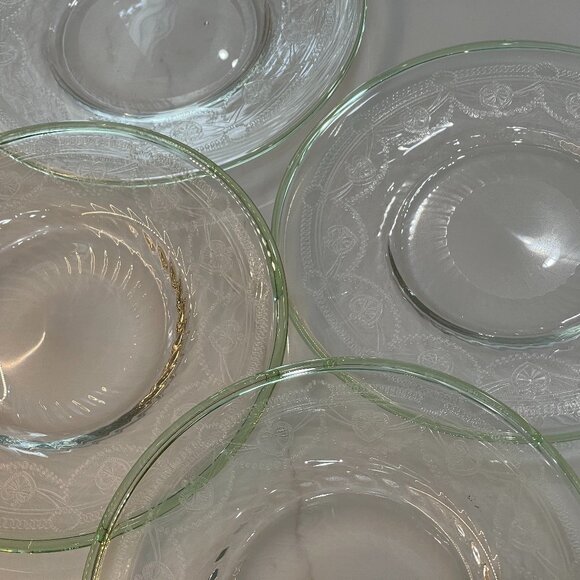 Brilliant Vintage Uranium Glass Plates Rare Version (set of 4) - Picture 12 of 14